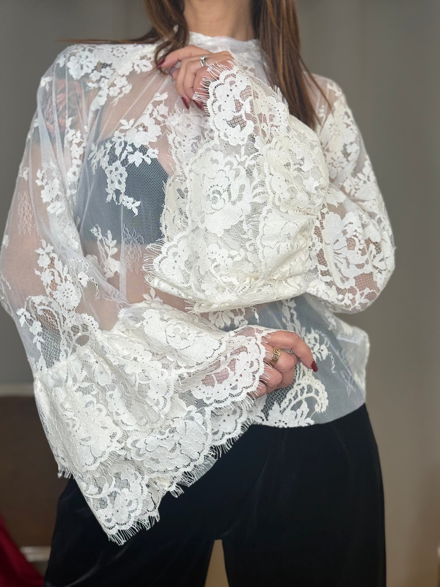 Tensione in Blusa in pizzo BURRO con manica a campana