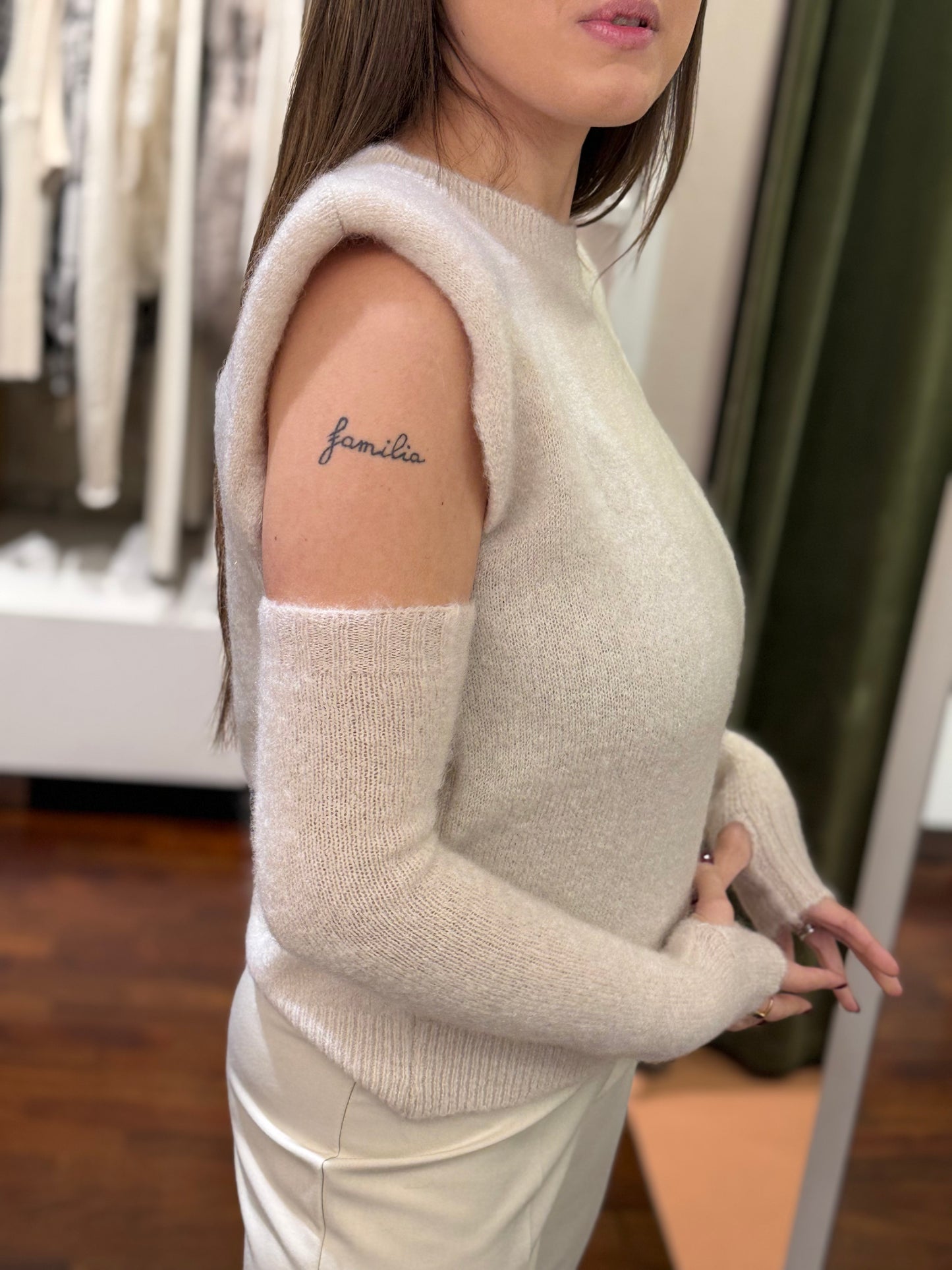 Tensione in Maglia mohair elasticizzato spalline imbottite con manicotti BURRO