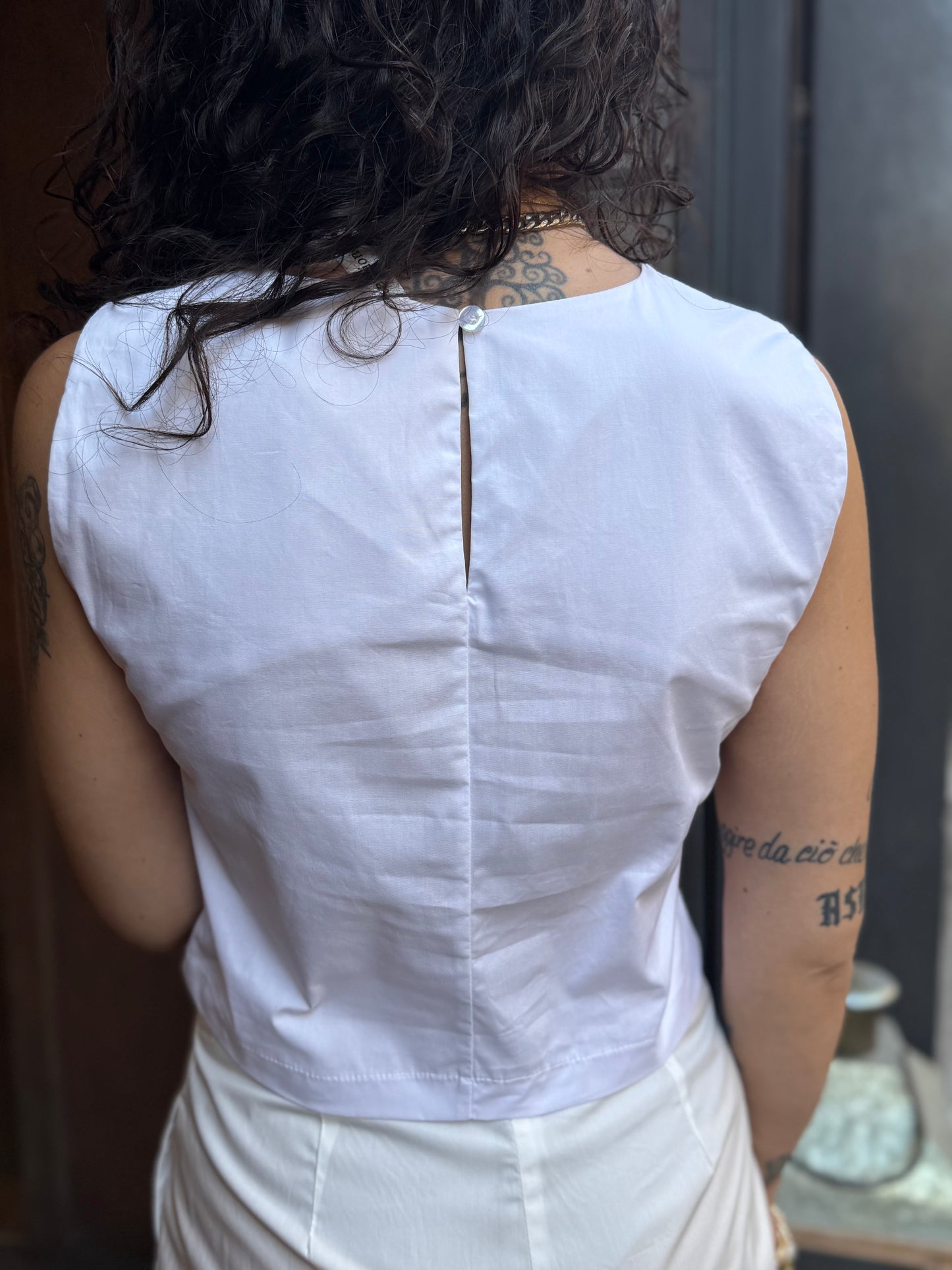 Tensione in Top Bianco